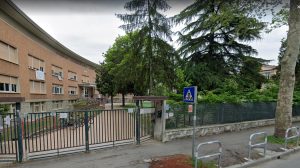 ingresso del plesso scolastico della scuola primaria Aurelio Saffi di Forlì