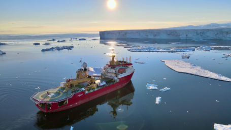 La nave rompighiaccio Laura Bassi