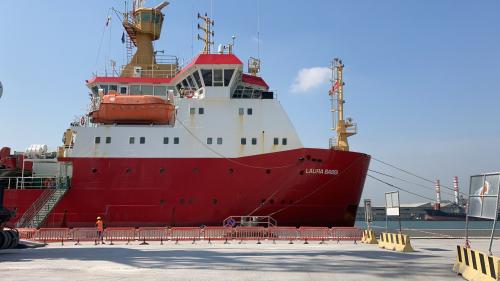 Laura Bassi ormeggiata al porto di Ravenna