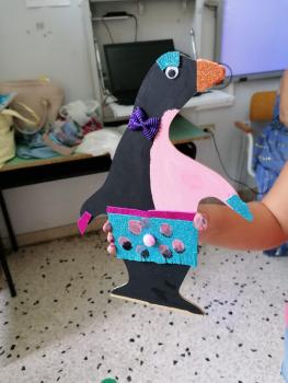 Sagoma di pinguino di Adelie decorata dagli studenti della quinta A e quinta Escuola primaria Bagnera di Bagheria (Pa) 
