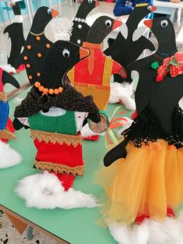 Sagoma di pinguino di Adelie decorata dagli studenti della quinta A e quinta Escuola primaria Bagnera di Bagheria (Pa) 