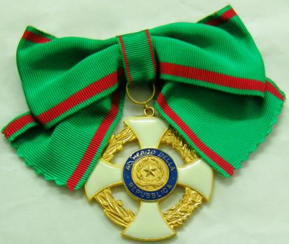immagine dell'Insignia Cavalieri dell'Ordine "Al Merito della Repubblica